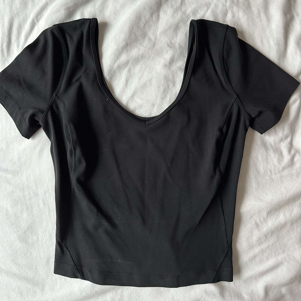 black lululemon tight fitted crop tee